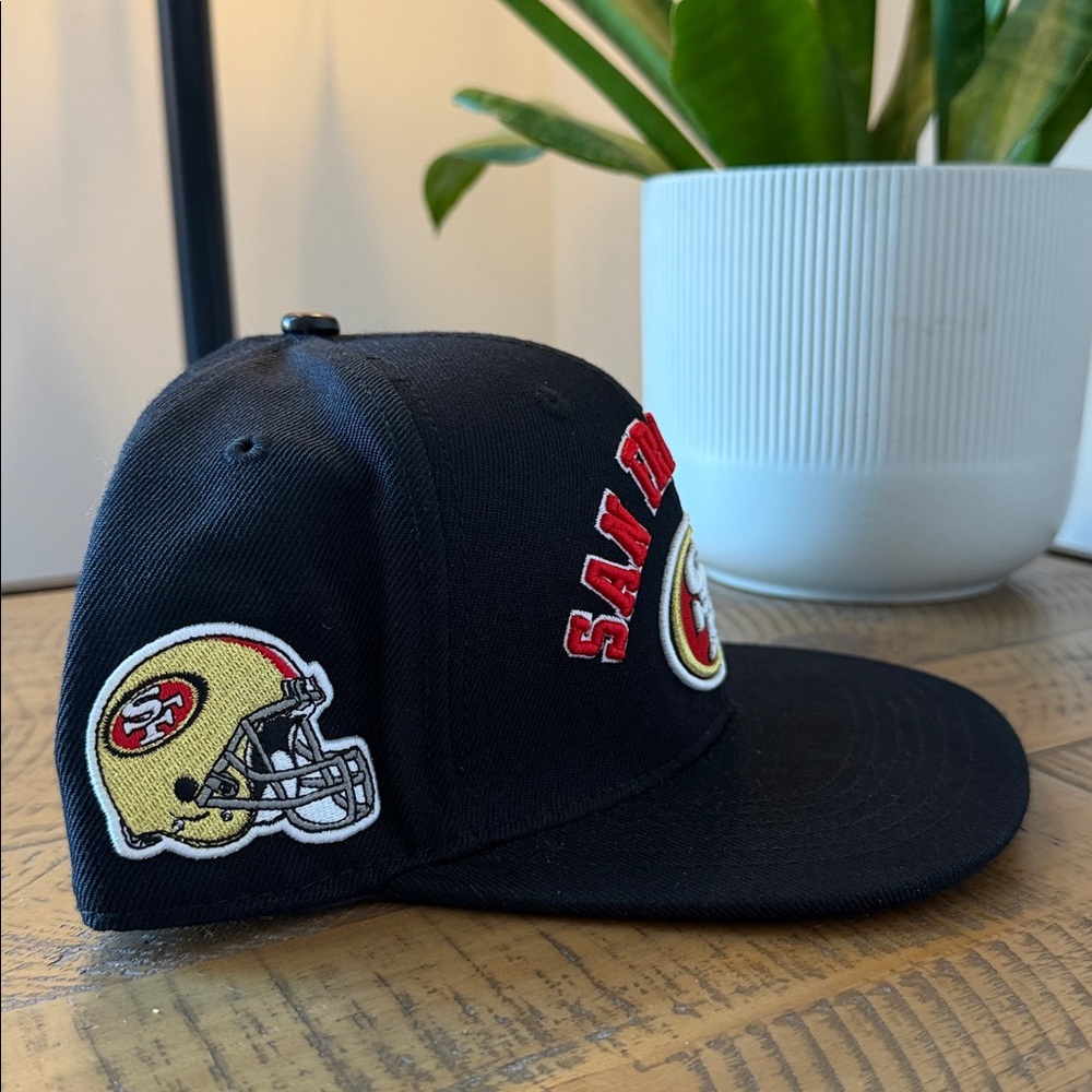 San Francisco 49ers Pro NFL Black Snapback Hat - Picture 2 of 11